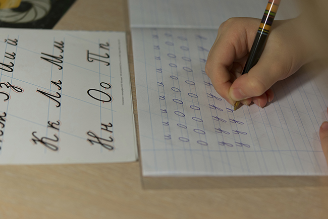 Perché scrivere a mano aiuta lo sviluppo cerebrale