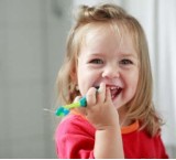 Per una corretta igiene orale controllare presto i denti dei bambini