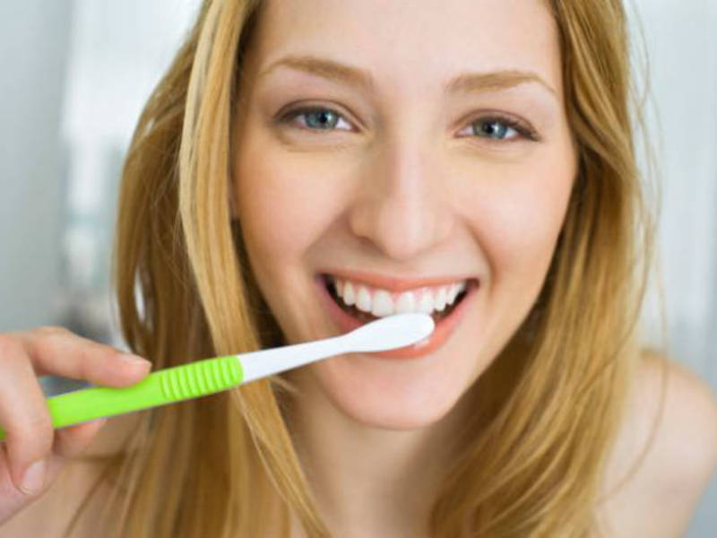 Come lavare i denti in maniera corretta