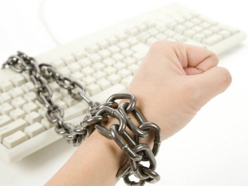 F.O.M.O: vivere male senza i Social network
