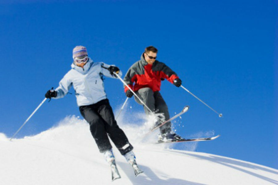 Vacanze di natale e sport: rischi e virtù dello sci