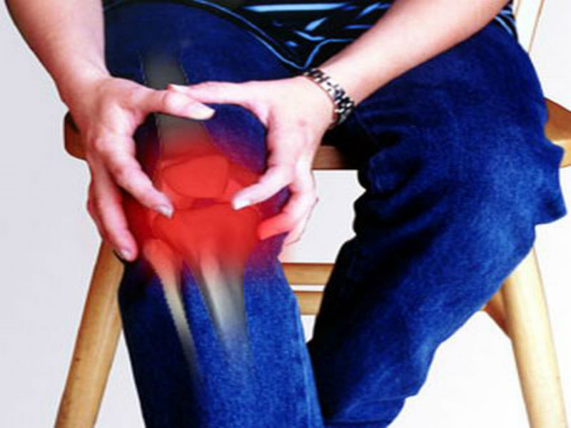 Sindrome del ginocchio da scrivania: rischi del lavoro sedentario