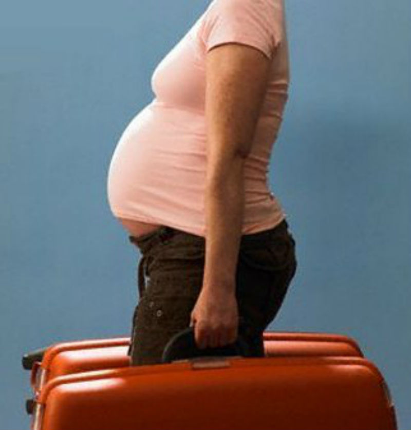 Viaggiare in aereo in gravidanza, si può?