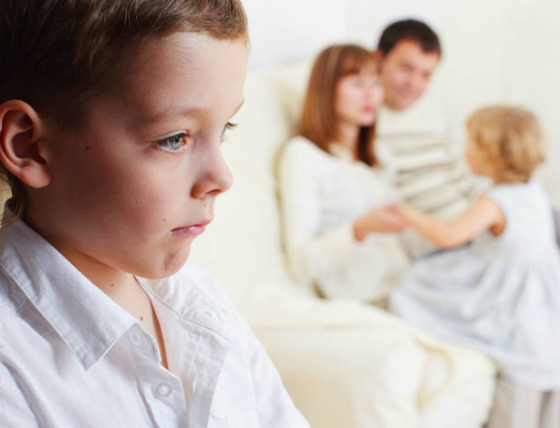 Gelosia tra fratelli: cosa devono fare i genitori?