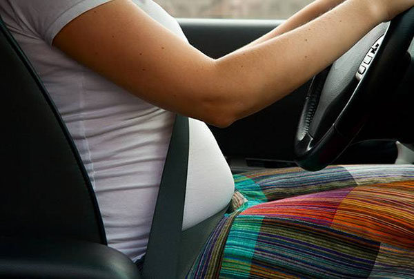 Guidare in gravidanza in tutta sicurezza